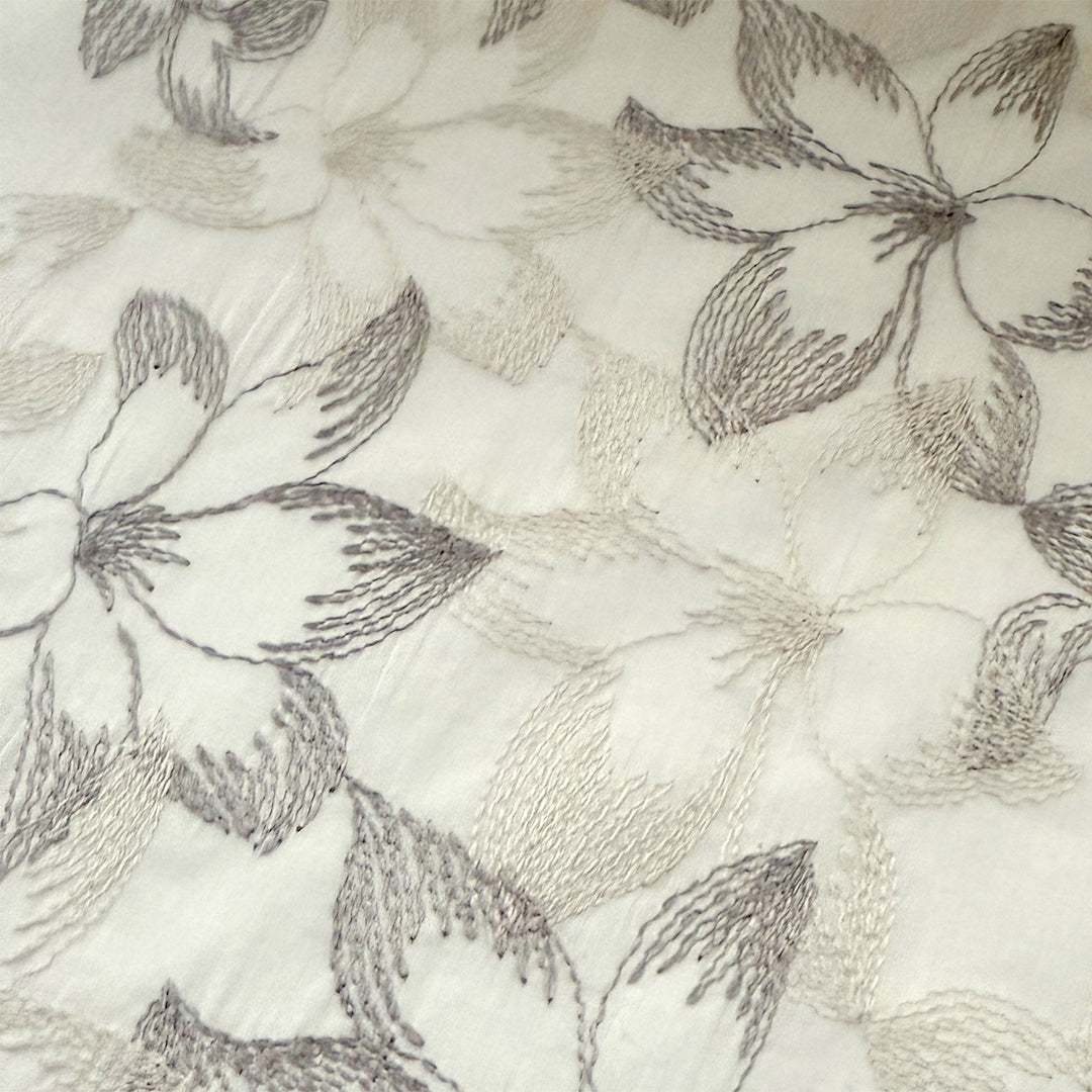 ¥58,200 → ¥42,900【お正月限定セット】2つの花の刺繍の単衣+兵児帯+半衿+帯締め