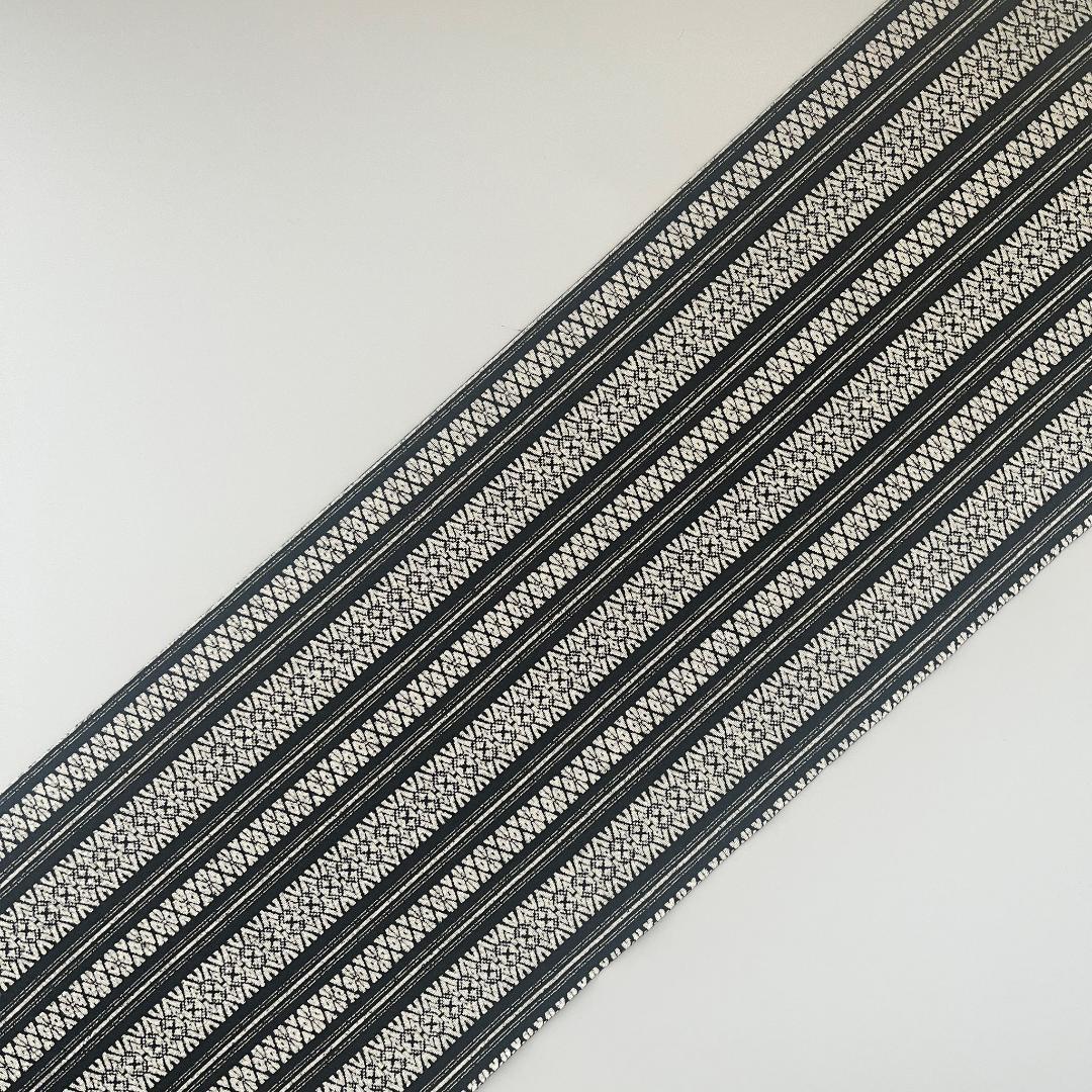 半衿 ちりめん すっきり献上 黒 縦 博多織の柄 半襟 縮緬 白 黒