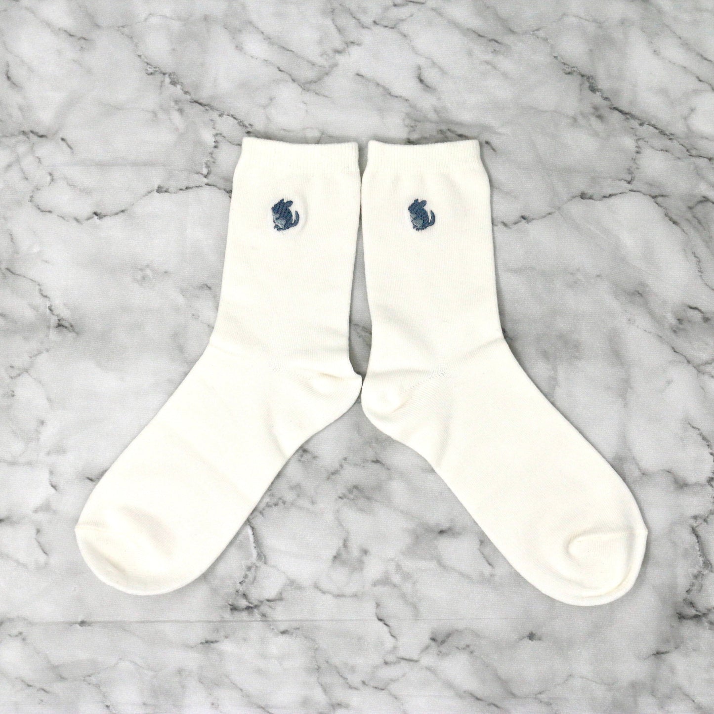 チンチラ刺繍靴下（キーポーチ付き）