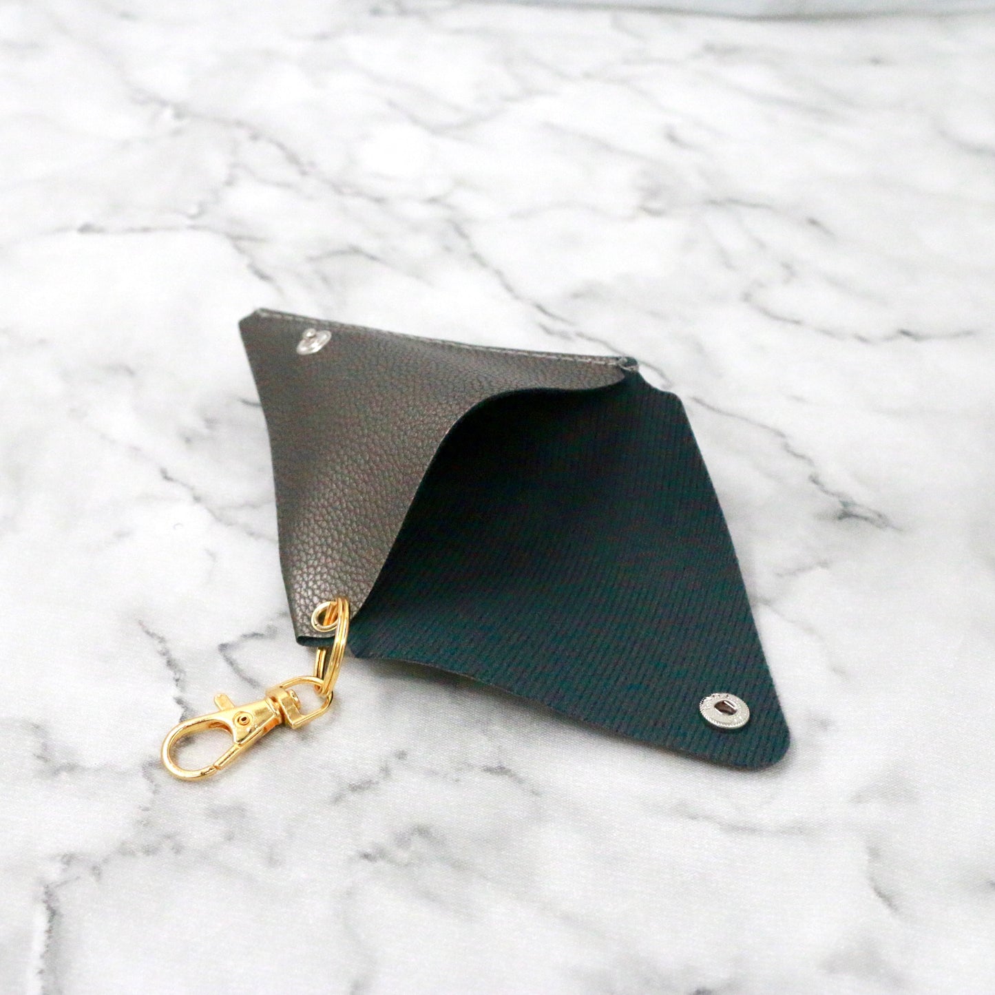 デグー刺繍靴下（キーポーチ付き）