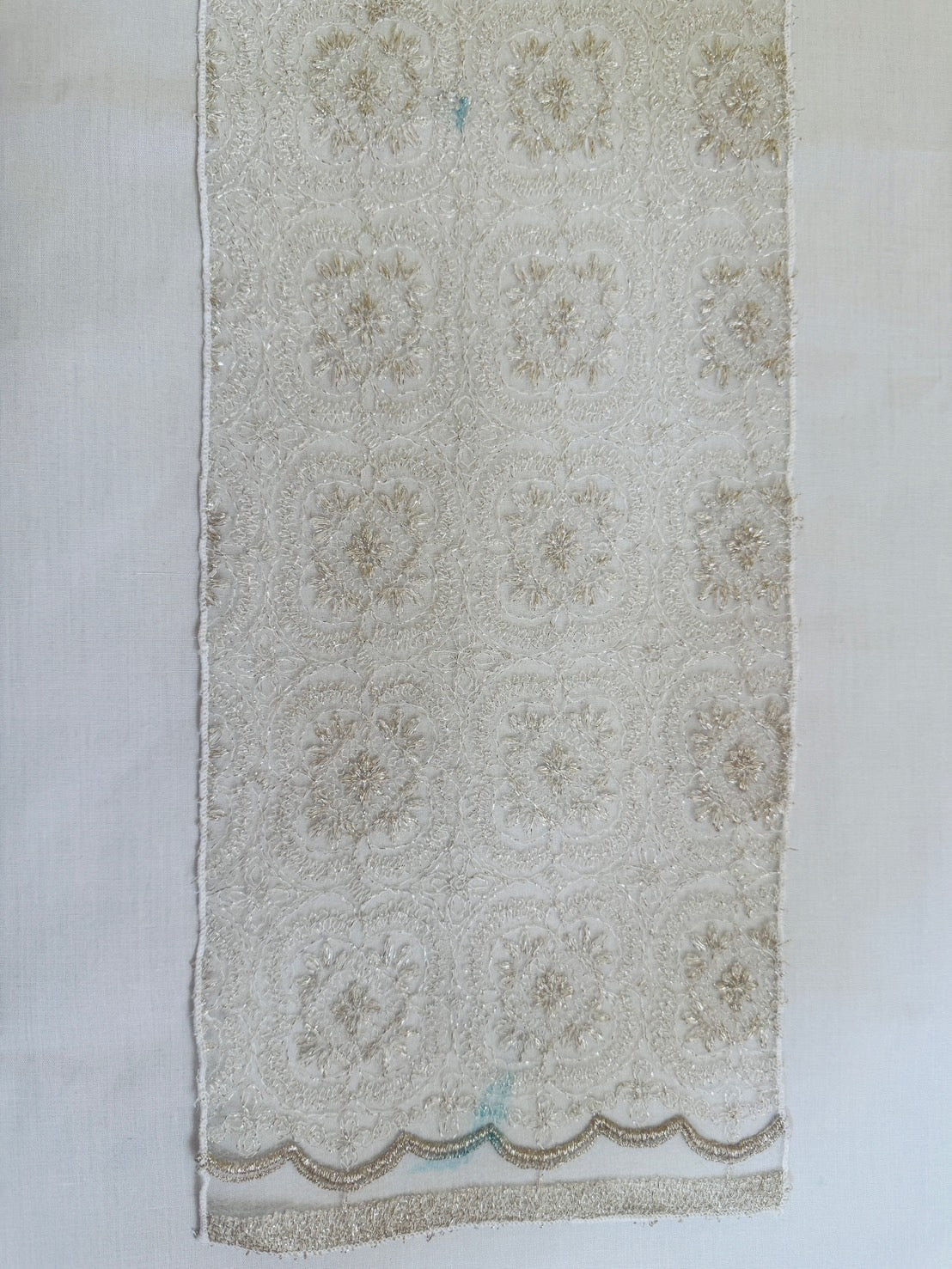 【訳あり】半衿 雪華の刺繍 レース半襟 シャンパン かわいい 金糸 オールシーズン 夏も