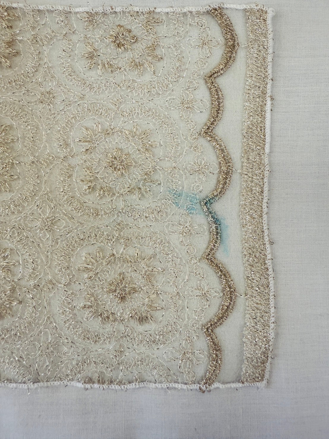 【訳あり】半衿 雪華の刺繍 レース半襟 シャンパン かわいい 金糸 オールシーズン 夏も