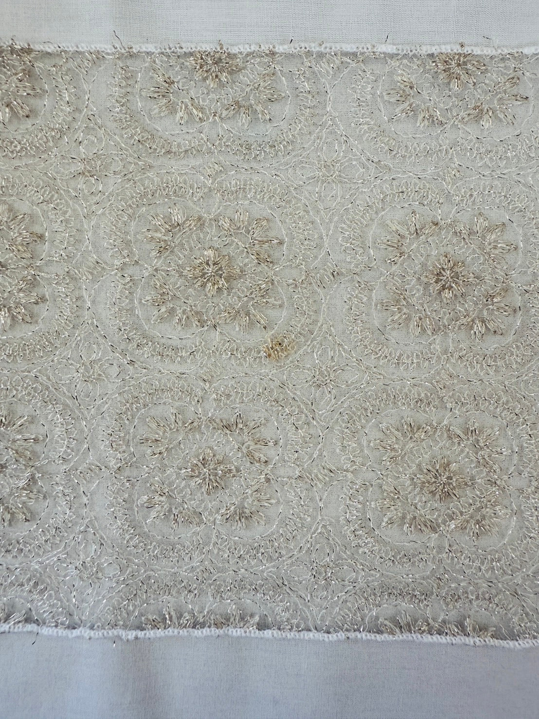 【訳あり】半衿 雪華の刺繍 レース半襟 シャンパン かわいい 金糸 オールシーズン 夏も